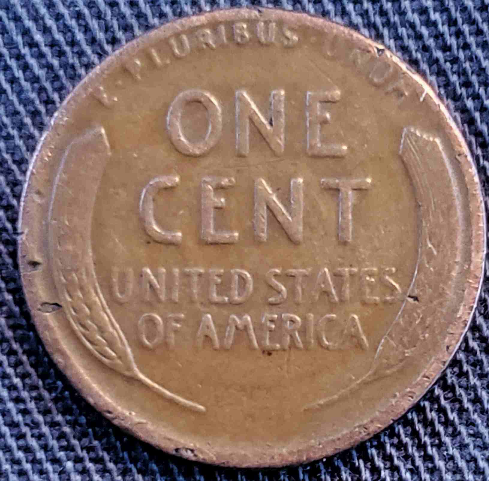 1928-D-LWC...alot-Going-On.-I